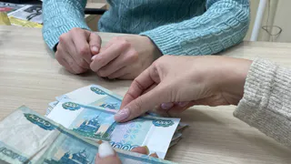 И работающим, и неработающим. Пенсионерам сразу дадут крупную выплату до конца апреля