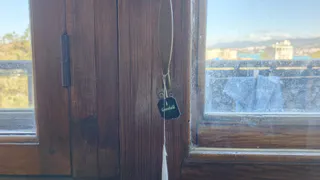Привяжите чайный пакетик к ручке двери — избавитесь от надоевшей проблемы: очень полезный лайфхак