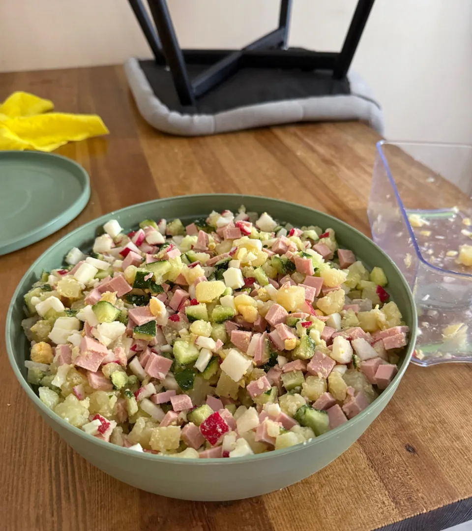 «Главный секрет вкусной окрошки на кефире: простые правила, которые преобразят летний суп».