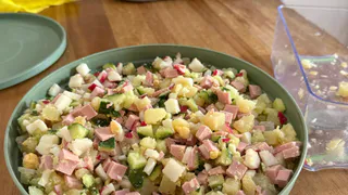 «Главный секрет вкусной окрошки на кефире: простые правила, которые преобразят летний суп».