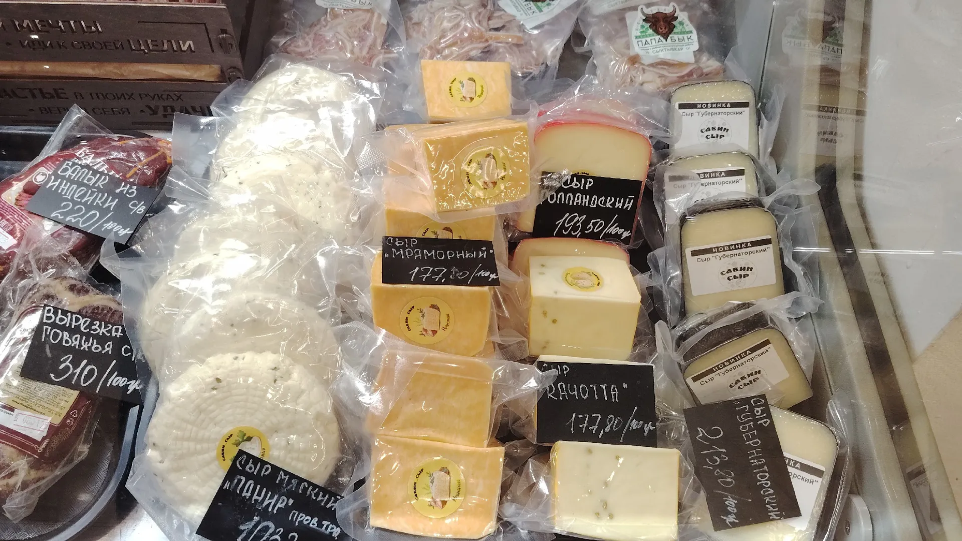 Что на самом деле продают под видом сыра в магазинах: простые признаки, которые помогут не переплатить за заменитель